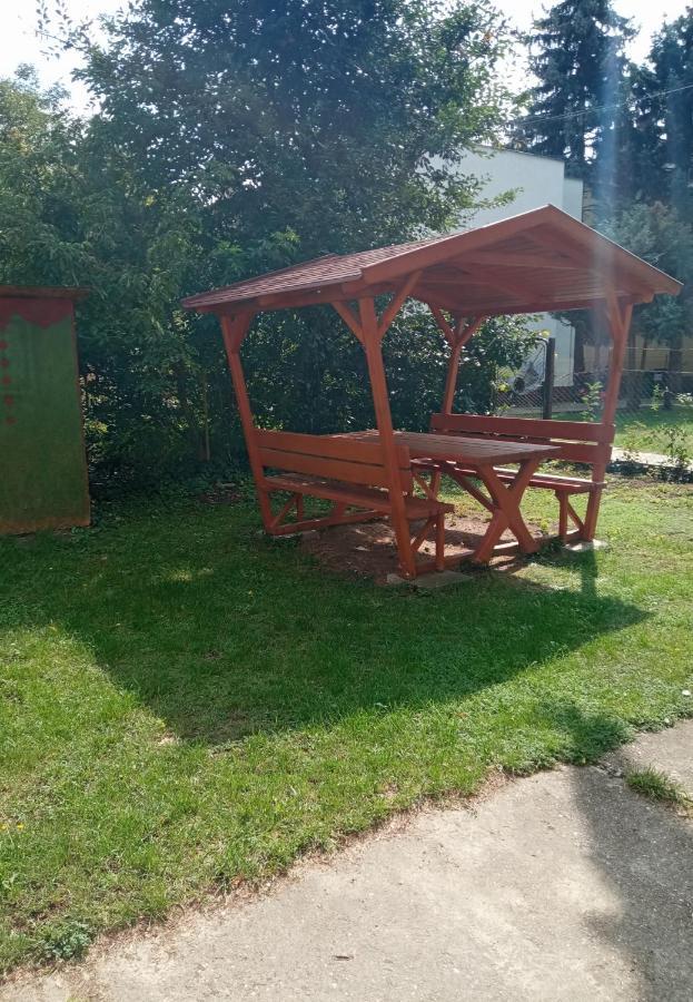 Fuesti Fecske Apartman Hajdúszoboszló Екстериор снимка
